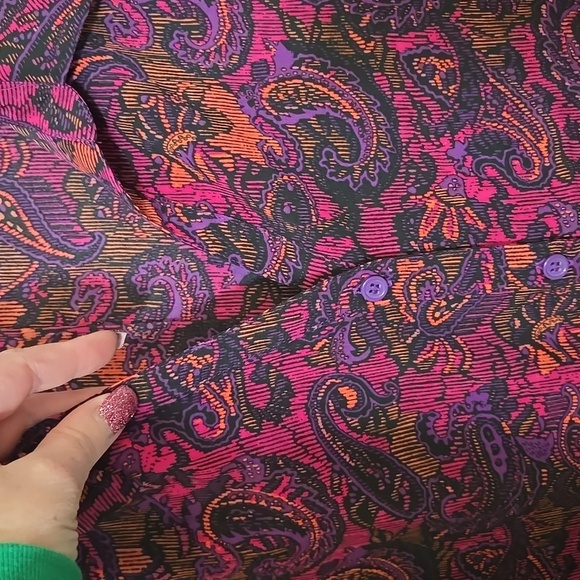 Maurices Womens 3X 26/28W Paisley Button-Up Purple Pink Black 3/4 Sleeve - Picture 4 of 6